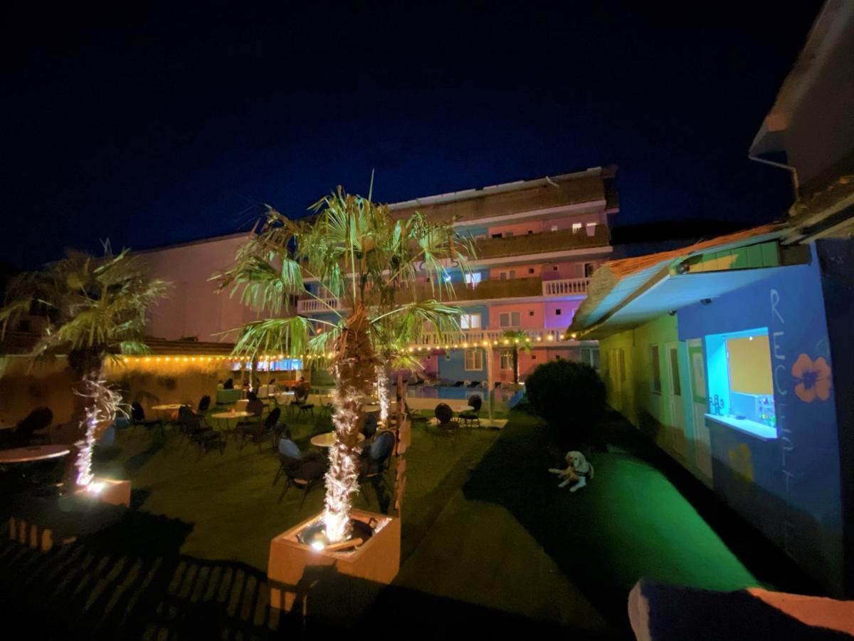 Casa Barbie Costinesti Hostel Exterior photo