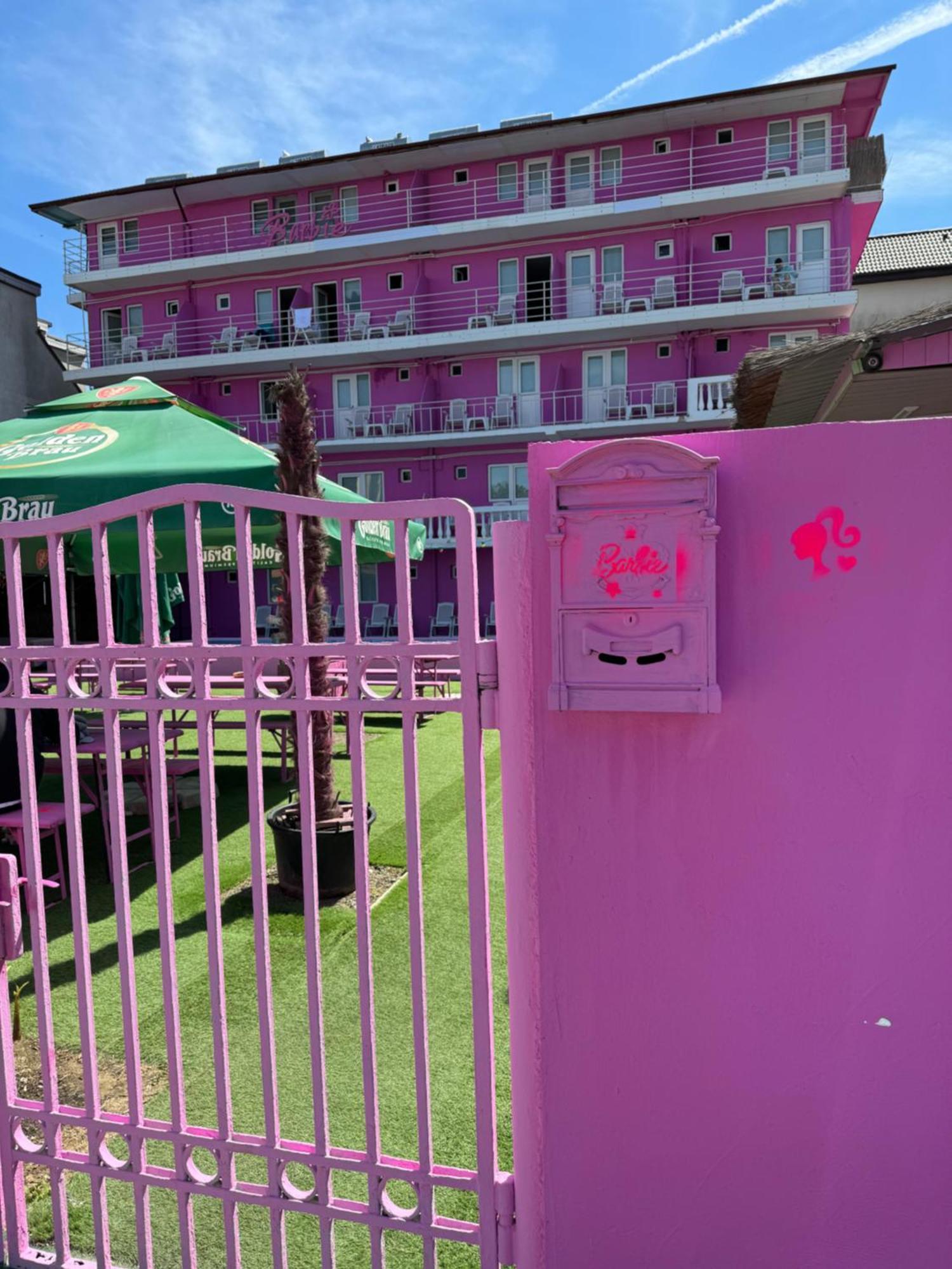Casa Barbie Costinesti Hostel Exterior photo