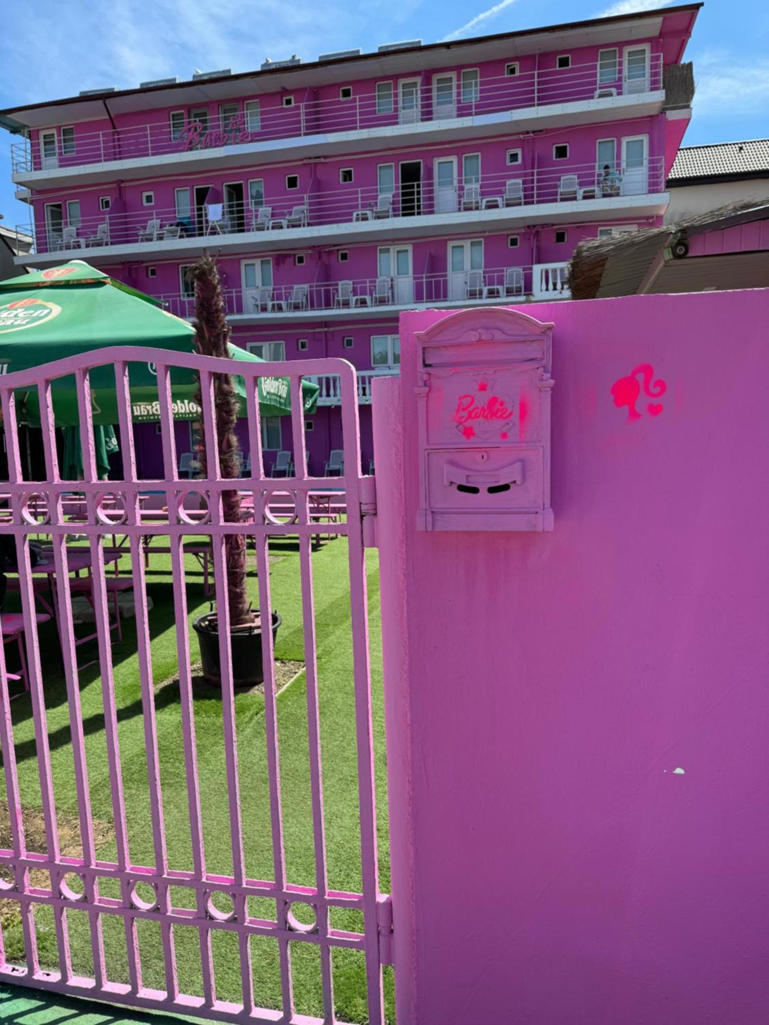 Casa Barbie Costinesti Hostel Exterior photo